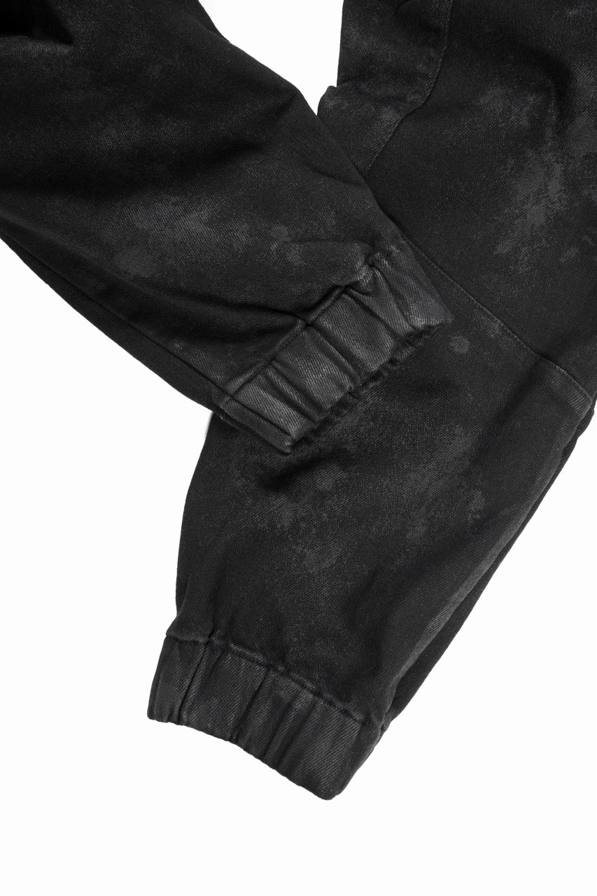 A.F ARTEFACT BELTED DETAIL JOGGER 2.0 / BRUSHED BACK COATING DENIM (BLACK) - Image 11