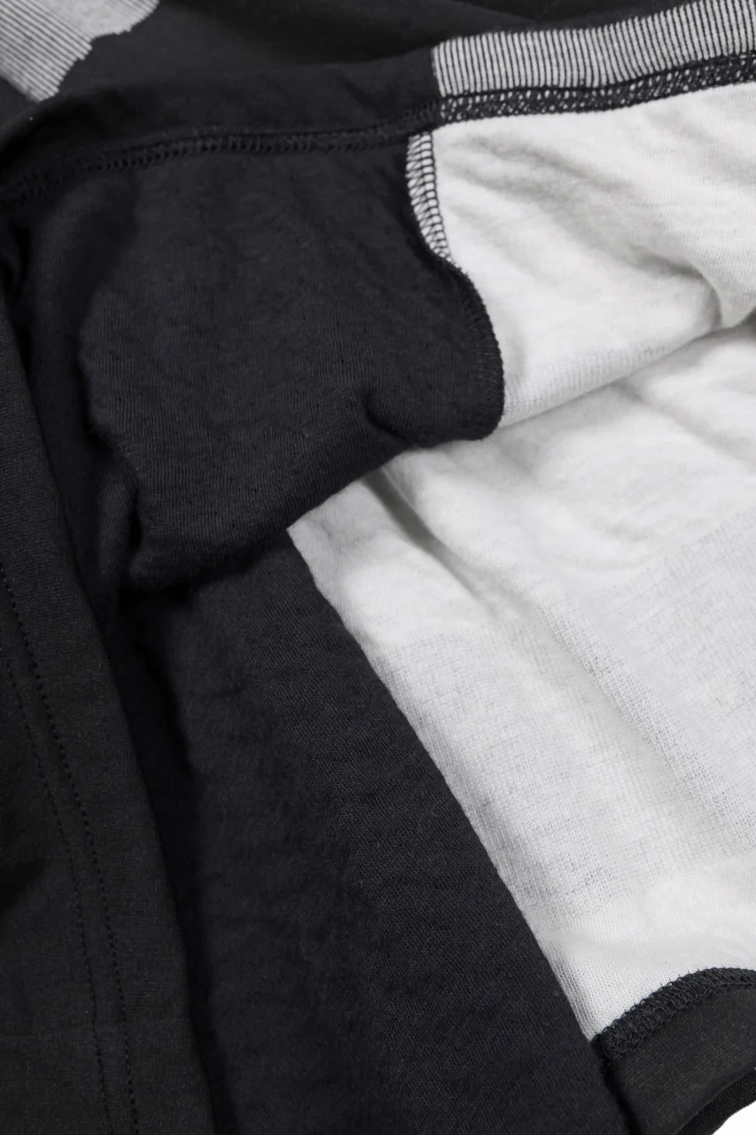 A.F ARTEFACT BOUND BORDER COMBI TEE (BLACK x LIGHT GREY) - Image 11