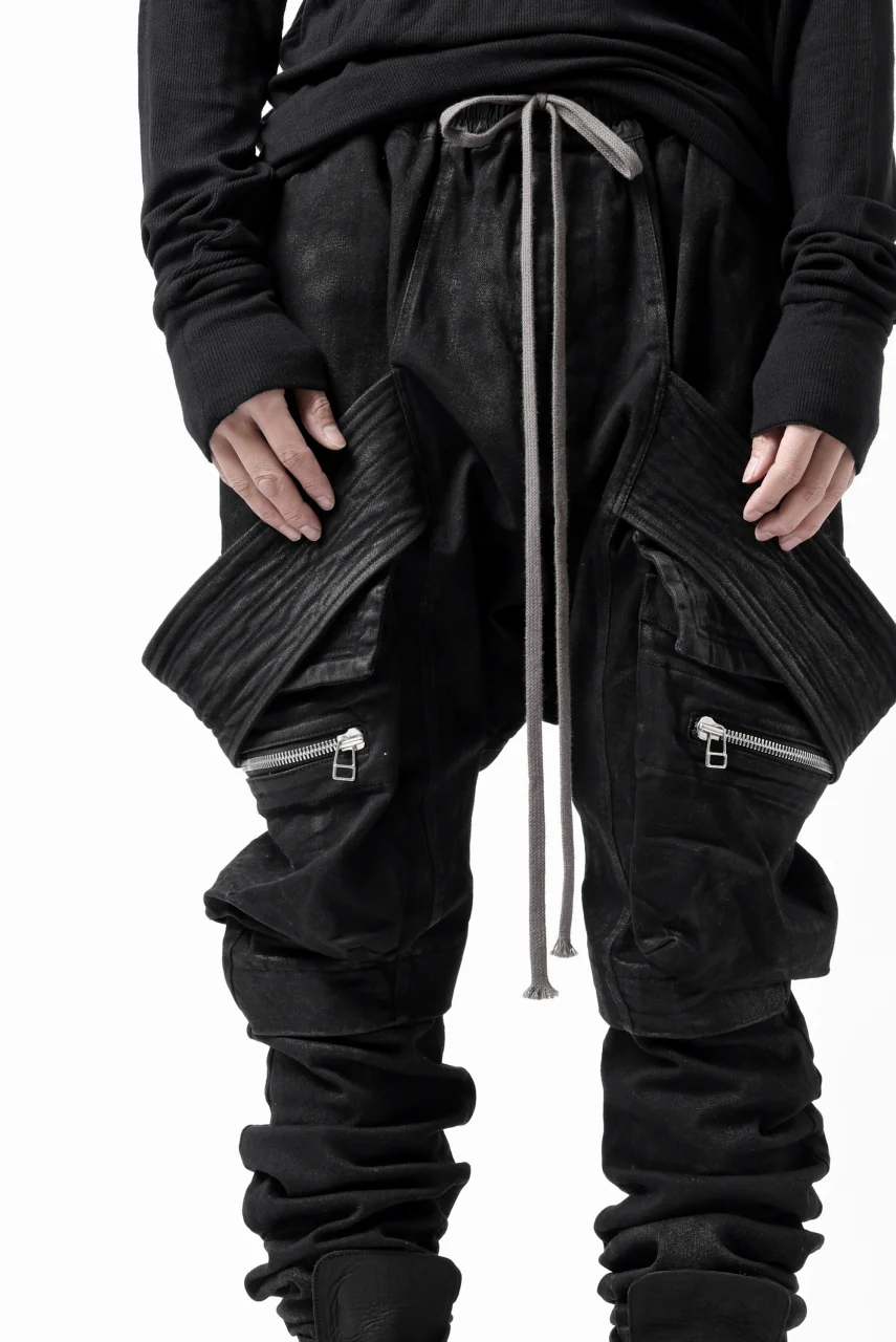 A.F ARTEFACT COATED FLAP-DETAIL SLIM CARGO PANTS / HI-STRETCH DENIM (BLACK) - Image 30
