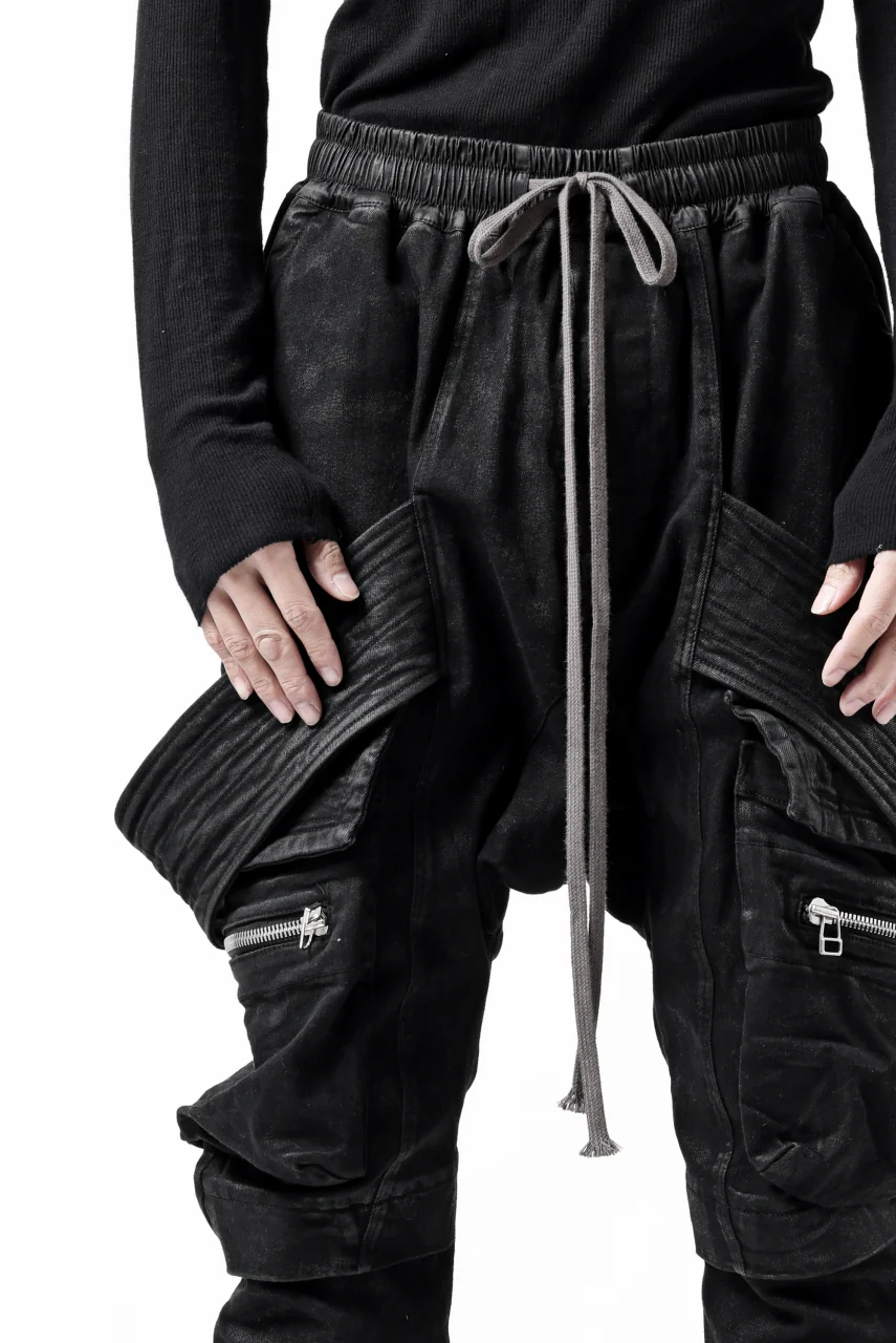 A.F ARTEFACT COATED FLAP-DETAIL SLIM CARGO PANTS / HI-STRETCH DENIM (BLACK) - Image 32