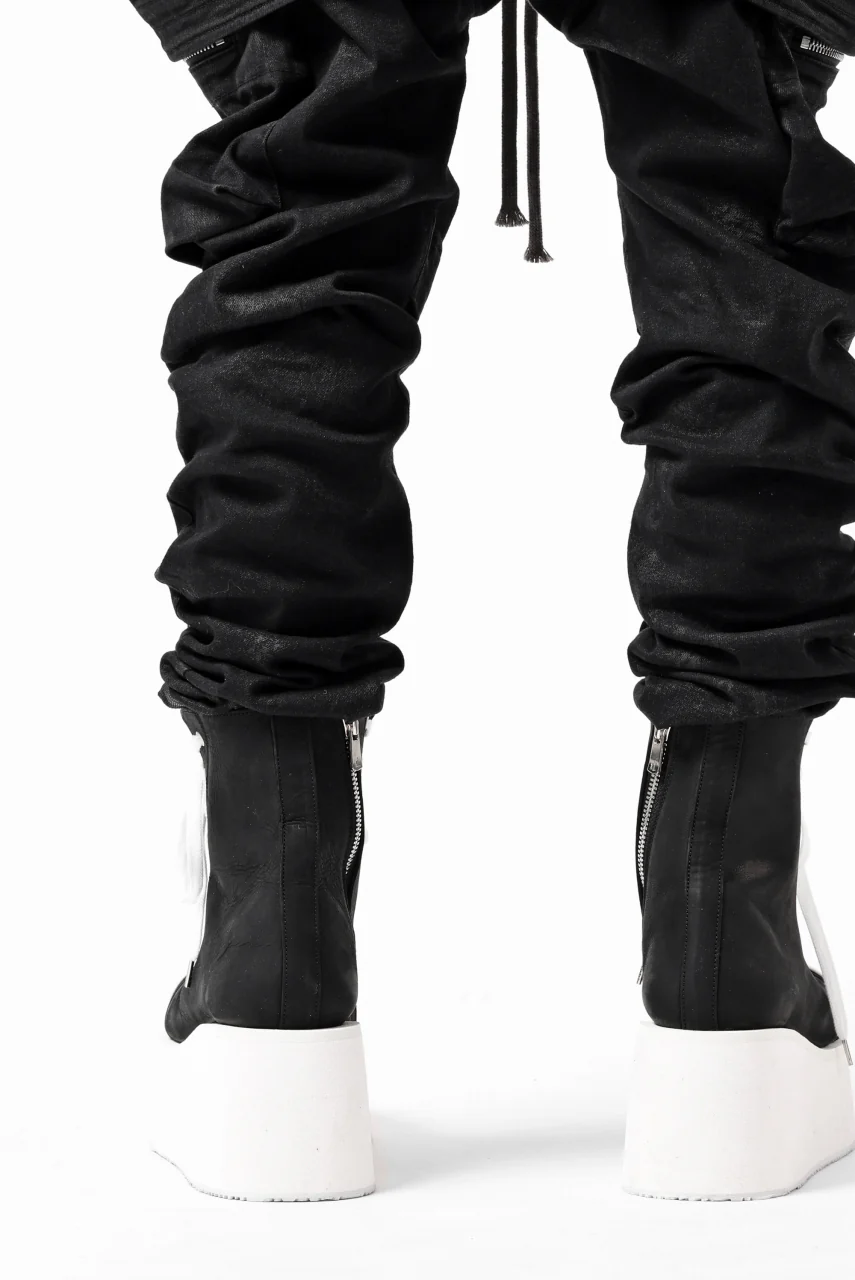 A.F ARTEFACT COATED FLAP-DETAIL SLIM CARGO PANTS / HI-STRETCH DENIM (BLACK) - Image 34