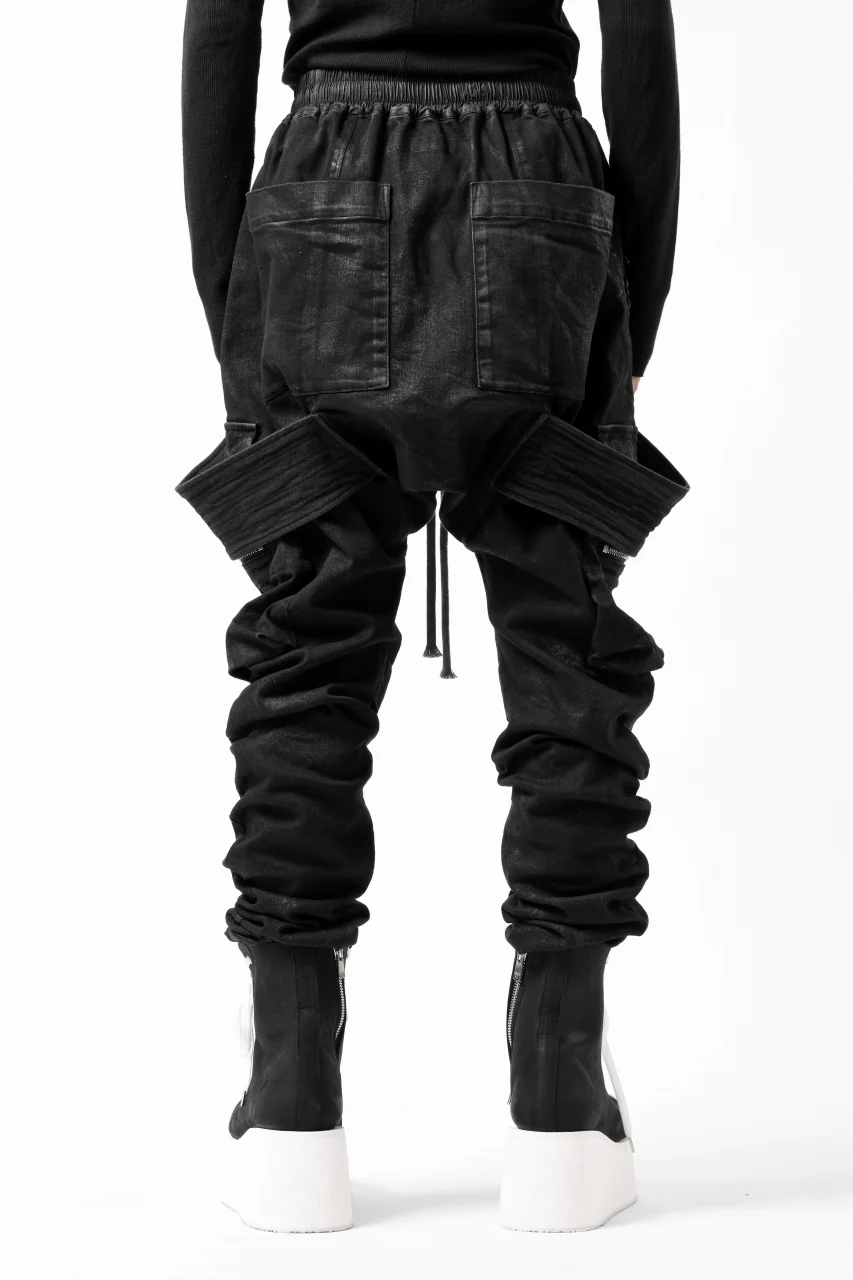 A.F ARTEFACT COATED FLAP-DETAIL SLIM CARGO PANTS / HI-STRETCH DENIM (BLACK) - Image 4