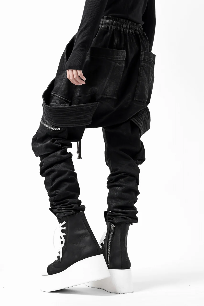 A.F ARTEFACT COATED FLAP-DETAIL SLIM CARGO PANTS / HI-STRETCH DENIM (BLACK) - Image 7