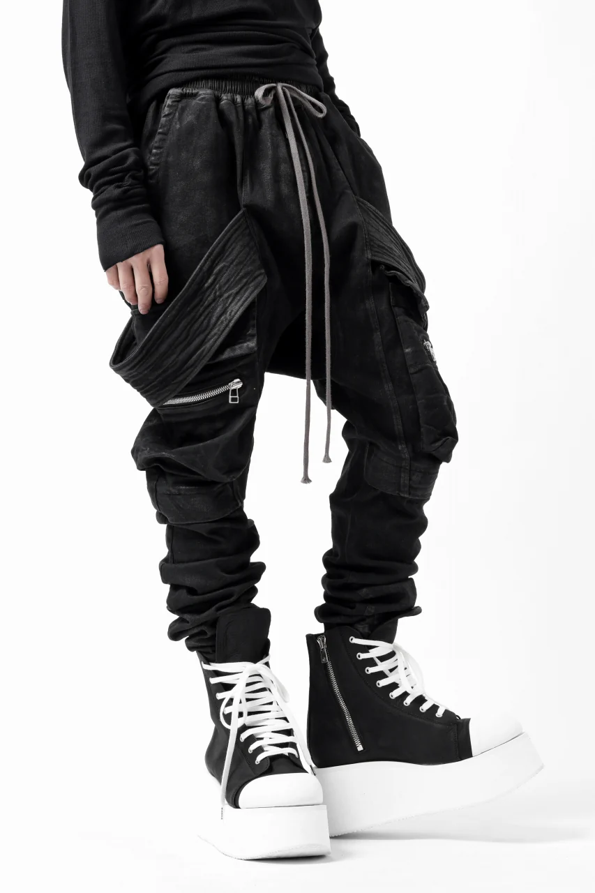 A.F ARTEFACT COATED FLAP-DETAIL SLIM CARGO PANTS / HI-STRETCH DENIM (BLACK) - Image 9