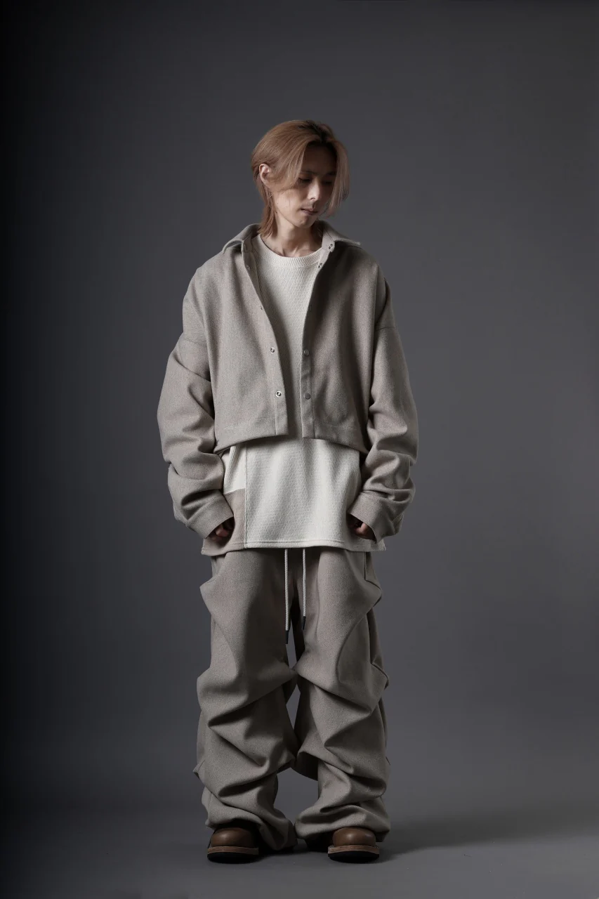 A.F ARTEFACT CROPPED SHIRT JACKET / KNIT JERSEY (BEIGE) - Image 17