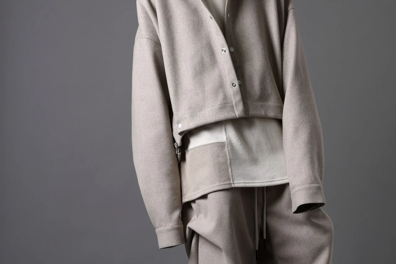 A.F ARTEFACT CROPPED SHIRT JACKET / KNIT JERSEY (BEIGE) - Image 25