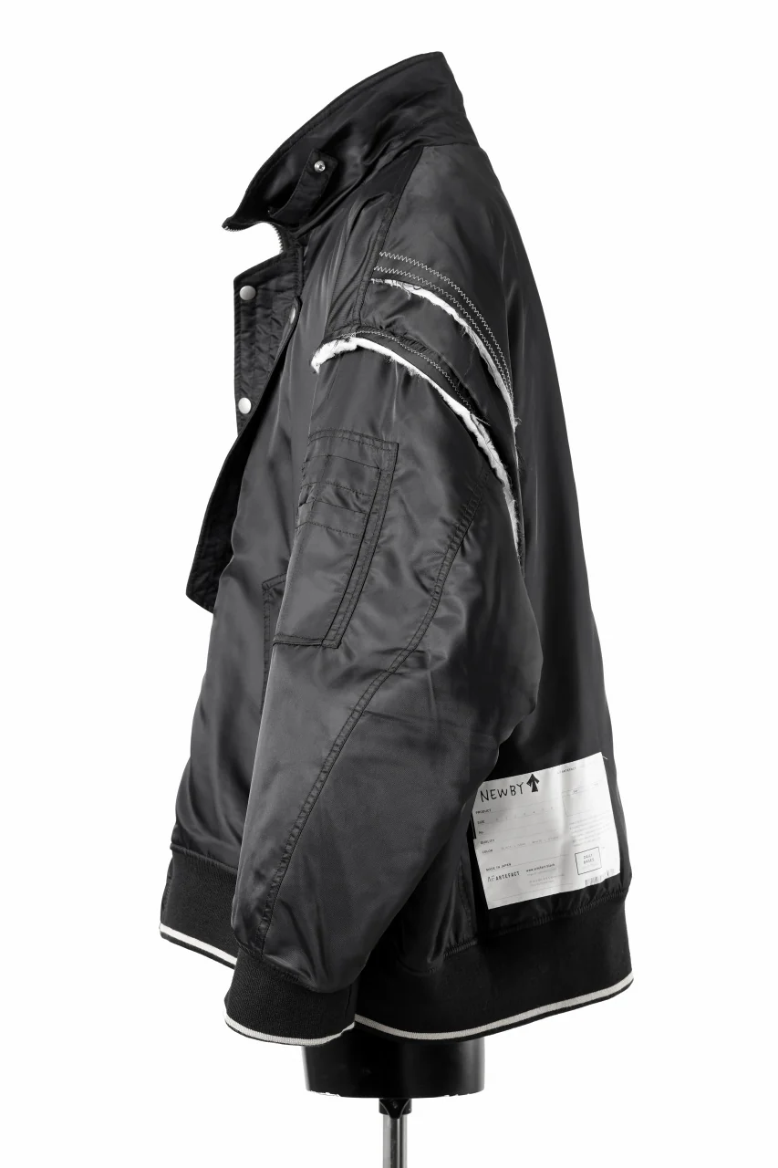 A.F ARTEFACT CUT OFF COMBI TANKER JACKET / LIGHT PADDED (BLACK x IVORY) - Image 4