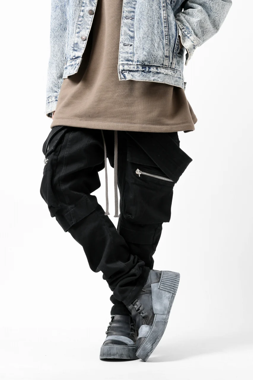 A.F ARTEFACT FLAP-DETAIL SLIM CARGO PANTS / HI-STRETCH DENIM (BLACK) - Image 28