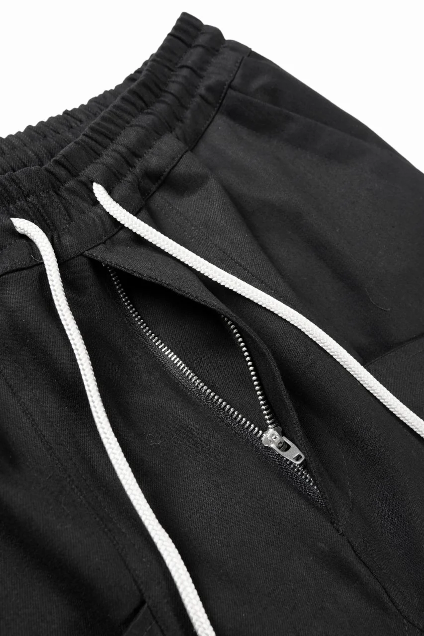 A.F ARTEFACT FLAP-DETAIL SLIM CARGO PANTS / HI-STRETCH DENIM (BLACK) - Image 4