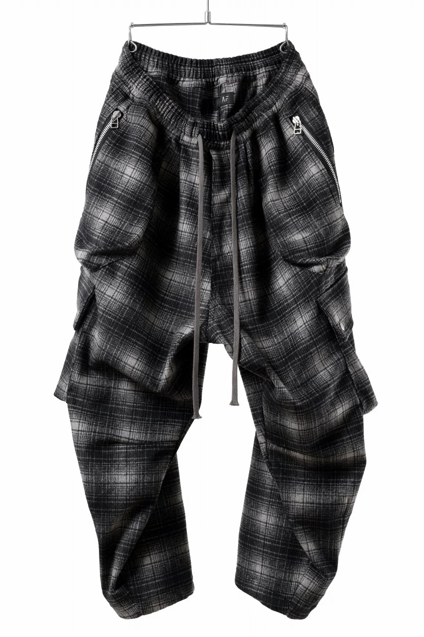 A.F ARTEFACT HEM-STRING WIDE CARGO PANTS / OMBRE FLANNEL(BLACK x WHITE)