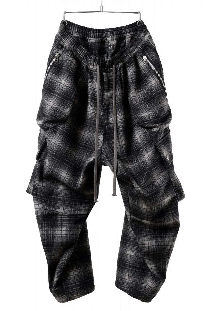 A.F ARTEFACT HEM-STRING WIDE CARGO PANTS / OMBRE FLANNEL(BLACK x WHITE) - Image 2