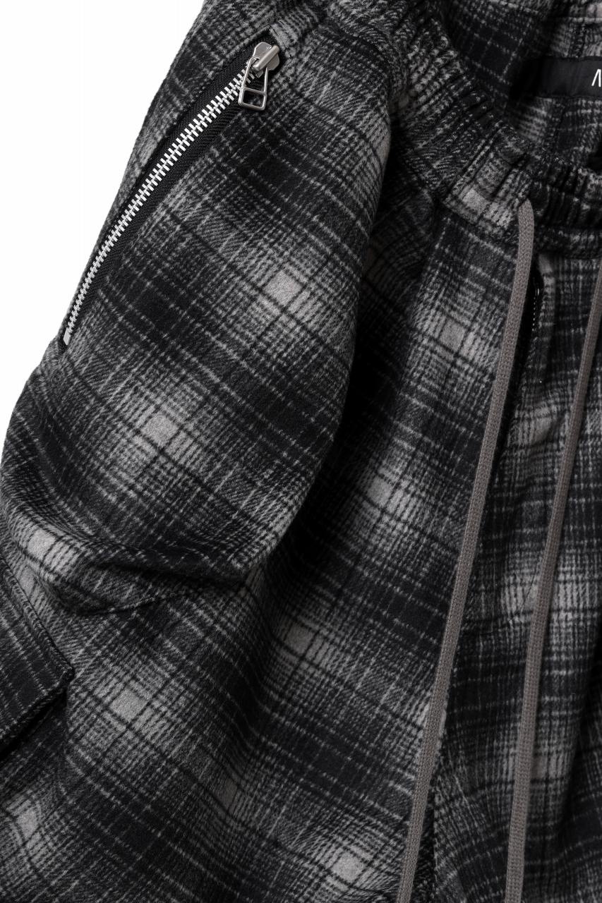 A.F ARTEFACT HEM-STRING WIDE CARGO PANTS / OMBRE FLANNEL(BLACK x WHITE) - Image 8