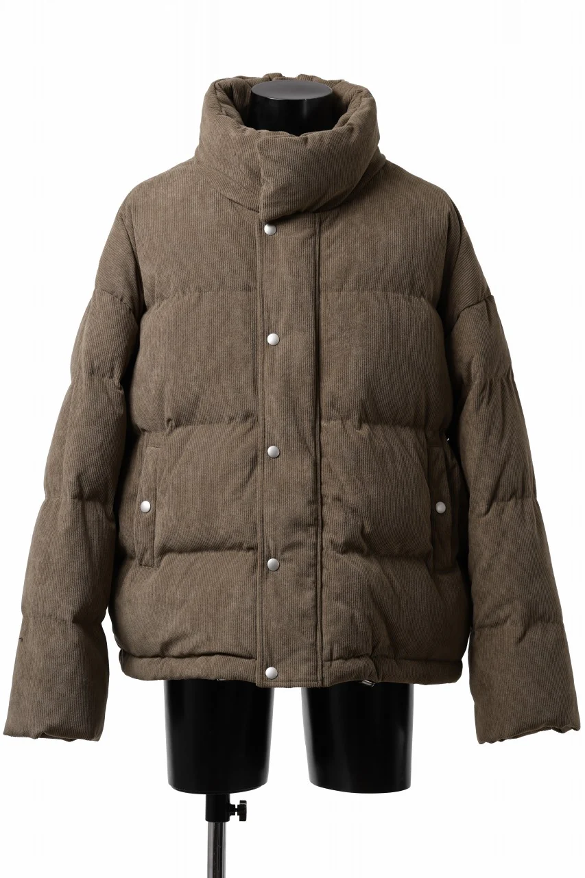 A.F ARTEFACT HIGH NECK DOWN JACKET / CORDUROY (BROWN)