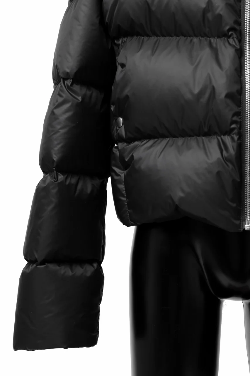A.F ARTEFACT HIGH-NECK SHORT DOWN JACKET (BLACK) - Image 17