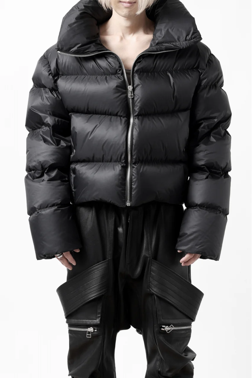 A.F ARTEFACT HIGH-NECK SHORT DOWN JACKET (BLACK) - Image 3