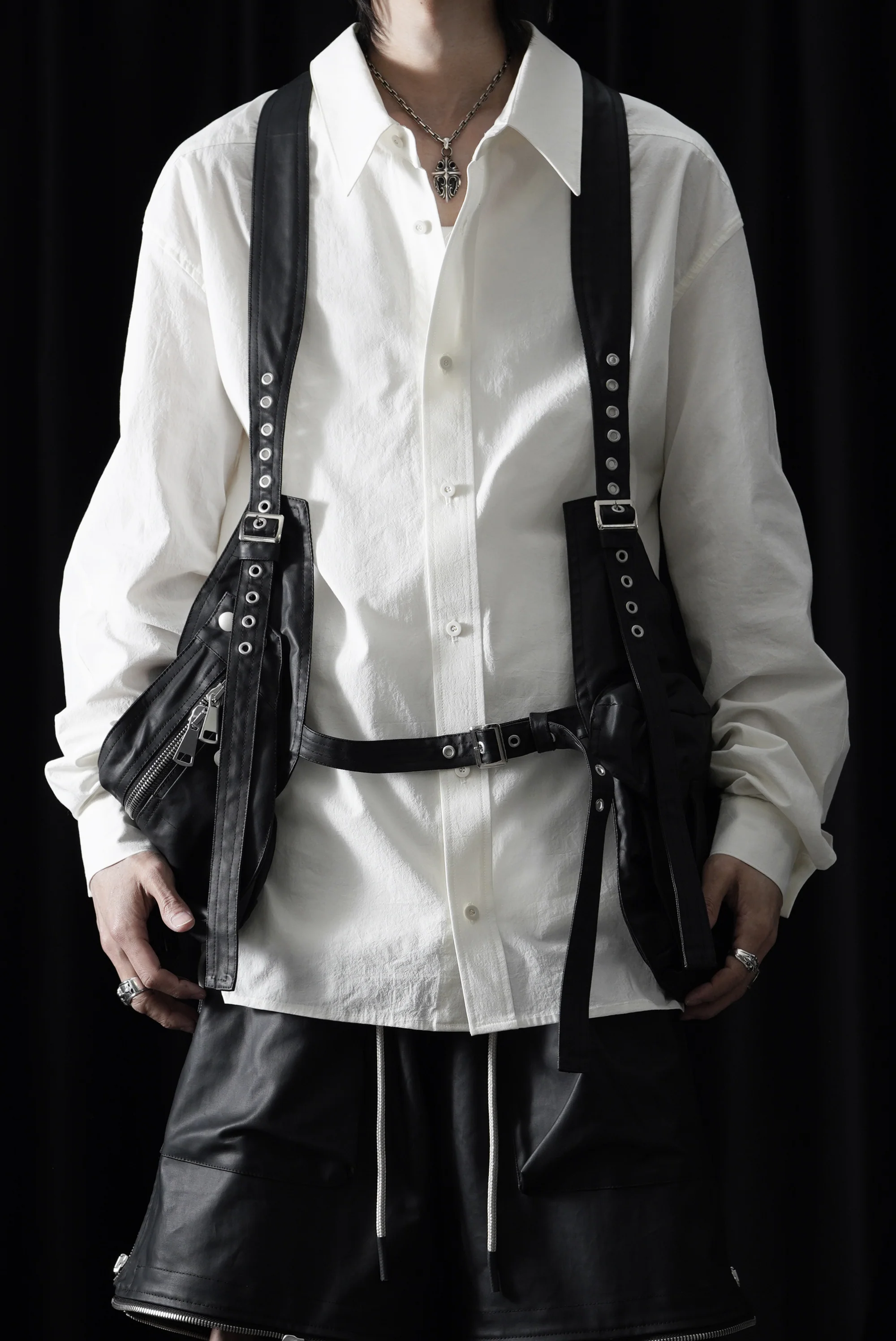 A.F ARTEFACT MATTE COATING CARGO VEST BAG (BLACK)
