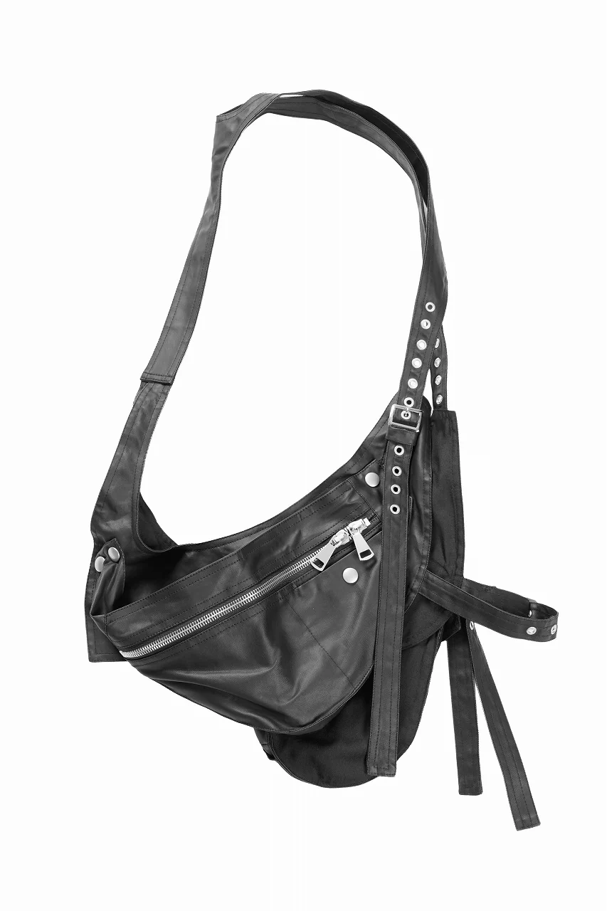A.F ARTEFACT MATTE COATING CARGO VEST BAG (BLACK) - Image 4