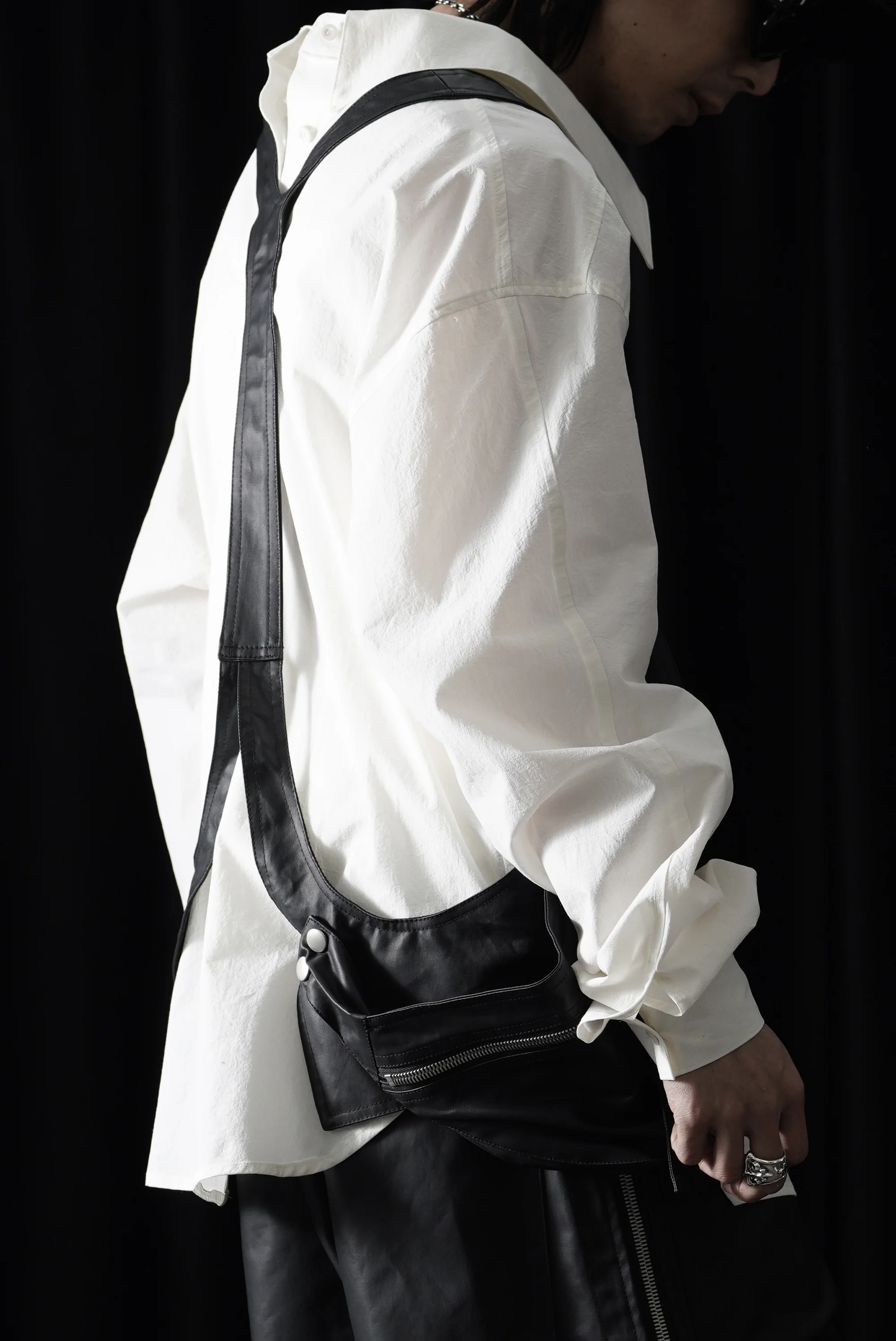 A.F ARTEFACT MATTE COATING CARGO VEST BAG (BLACK) - Image 8