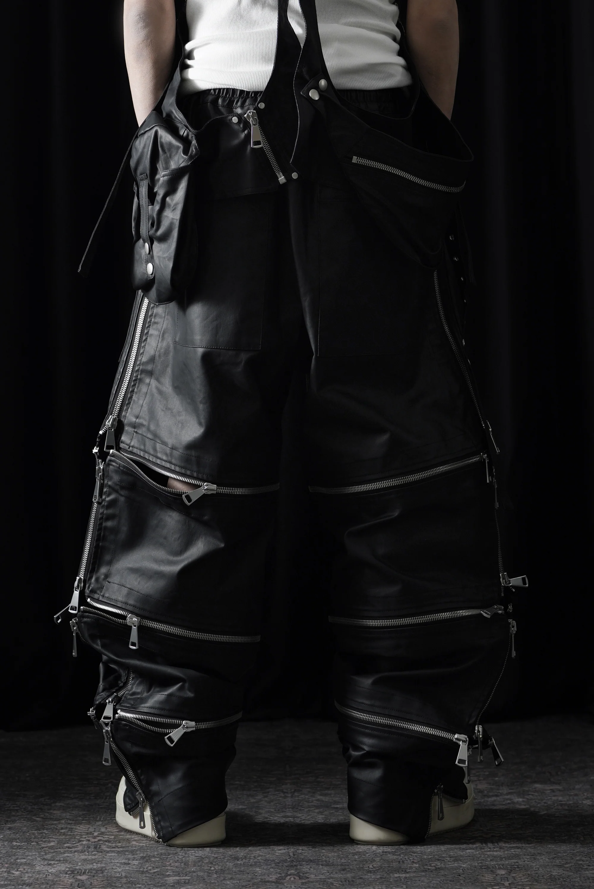 A.F ARTEFACT MATTE COATING ZIP WIDE PANTS (BLACK) - Image 12