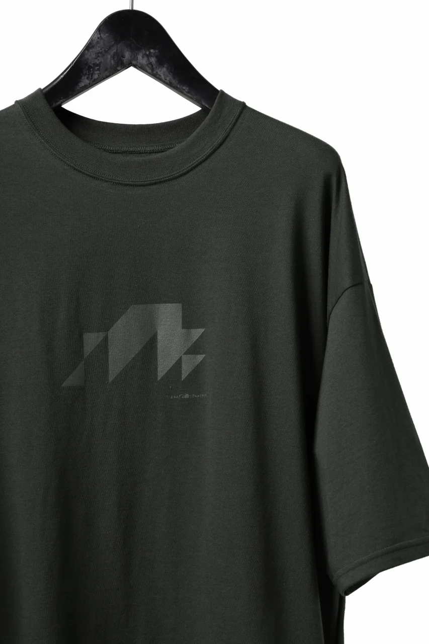 A.F ARTEFACT NUMBERRING PRINT OVER SIZED S/S TEE (KHAKI) - Image 4