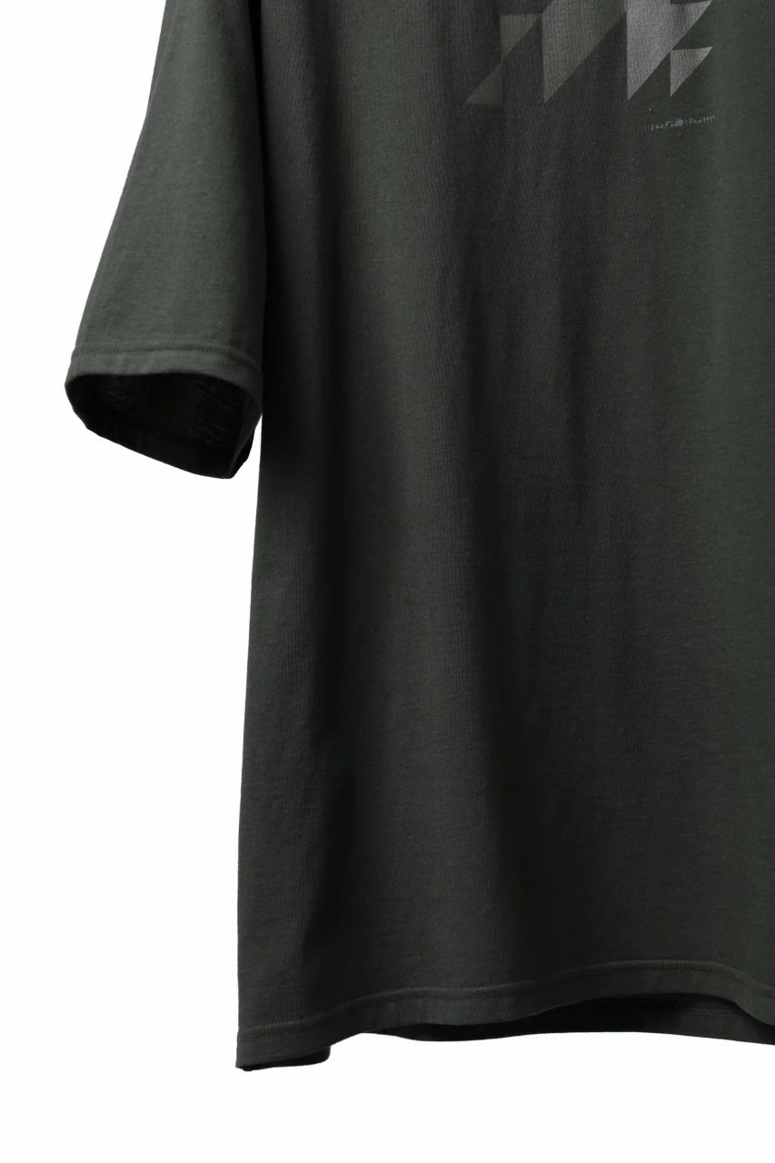 A.F ARTEFACT NUMBERRING PRINT OVER SIZED S/S TEE (KHAKI) - Image 6