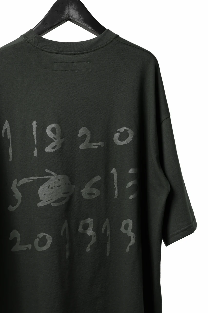 A.F ARTEFACT NUMBERRING PRINT OVER SIZED S/S TEE (KHAKI) - Image 7