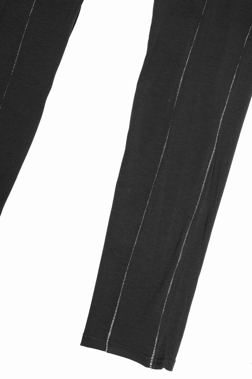 A.F ARTEFACT OVERLOCK STITCH LEGGINGS (BLACK x WHITE) - Image 4