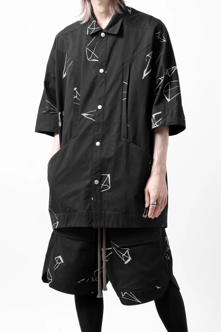 A.F ARTEFACT PYRA PATTERN PRINT H/S COVER-ALL SHIRT (BLACK) - Image 21