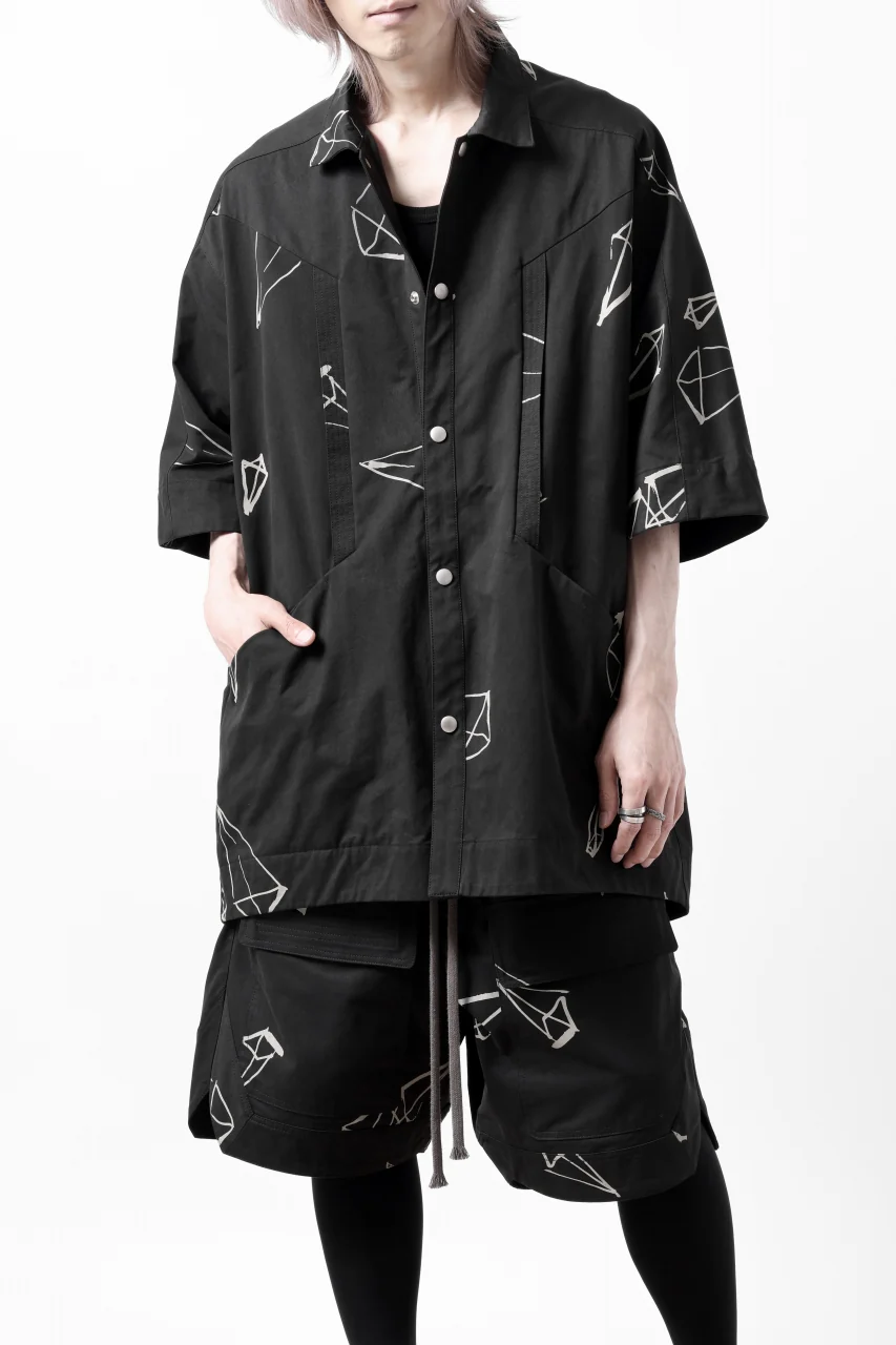 A.F ARTEFACT PYRA PATTERN PRINT H/S COVER-ALL SHIRT (BLACK) - Image 24