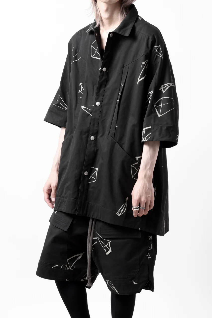 A.F ARTEFACT PYRA PATTERN PRINT H/S COVER-ALL SHIRT (BLACK) - Image 3