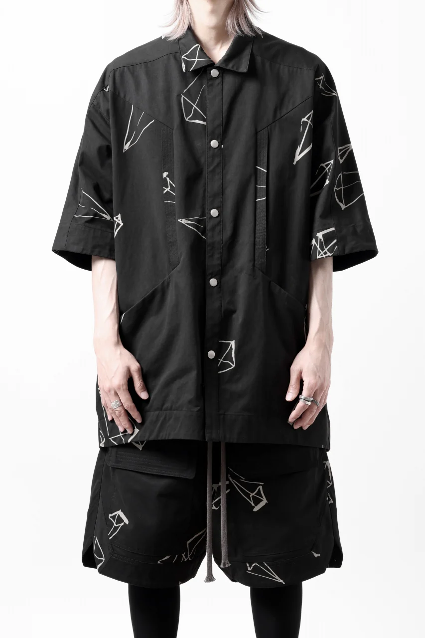 A.F ARTEFACT PYRA PATTERN PRINT H/S COVER-ALL SHIRT (BLACK) - Image 4