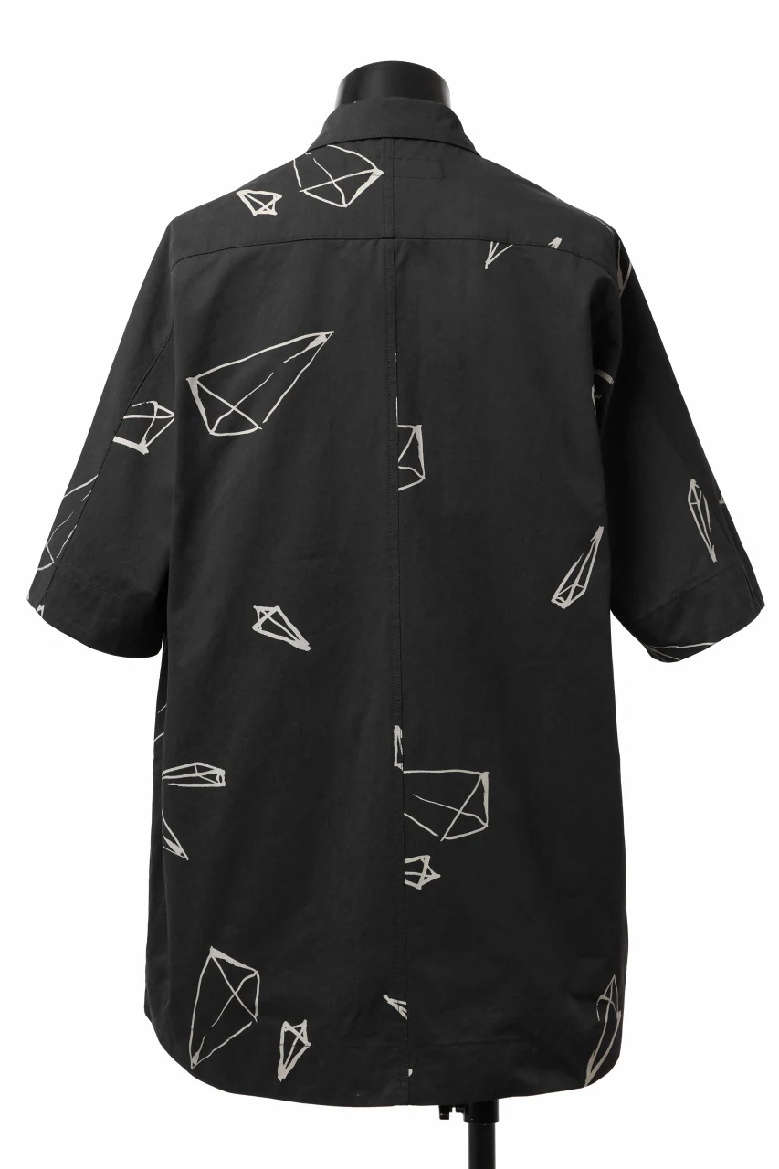 A.F ARTEFACT PYRA PATTERN PRINT H/S COVER-ALL SHIRT (BLACK) - Image 8