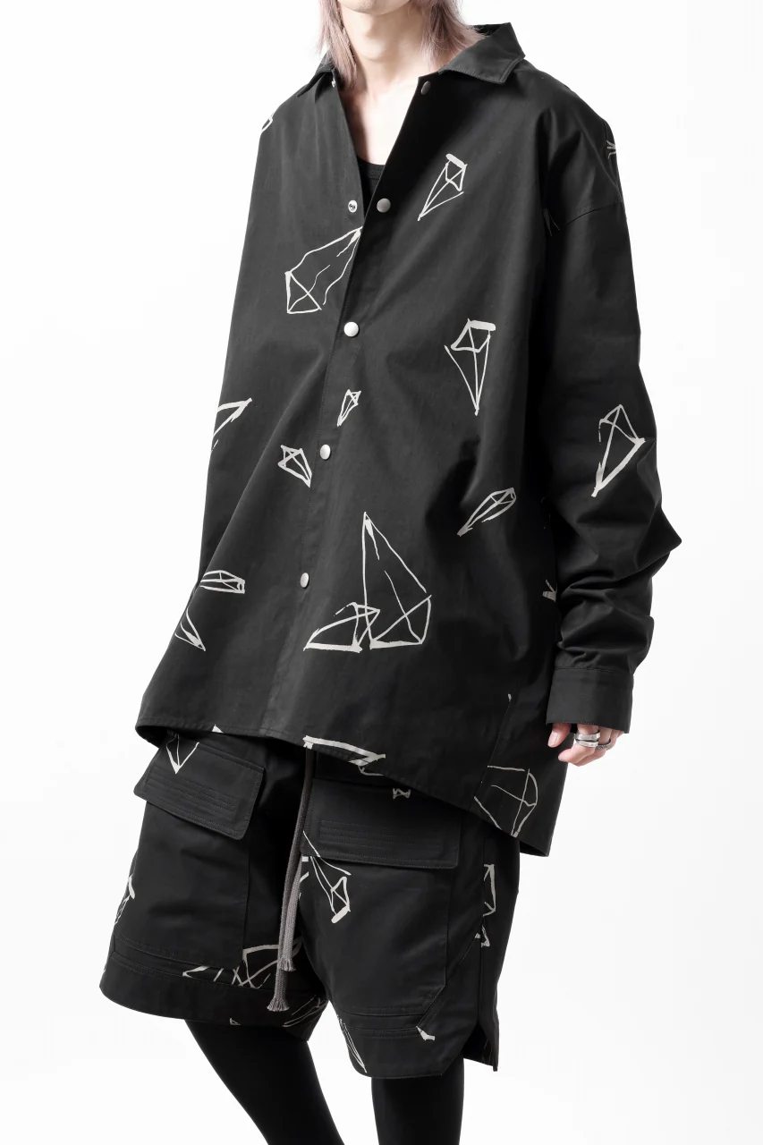 A.F ARTEFACT PYRA PATTERN PRINT SWITCHING LONG SLEEVE SHIRT (BLACK) - Image 2