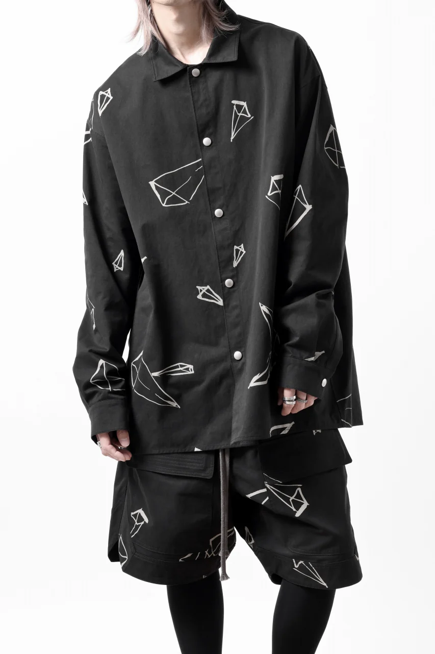 A.F ARTEFACT PYRA PATTERN PRINT SWITCHING LONG SLEEVE SHIRT (BLACK) - Image 21
