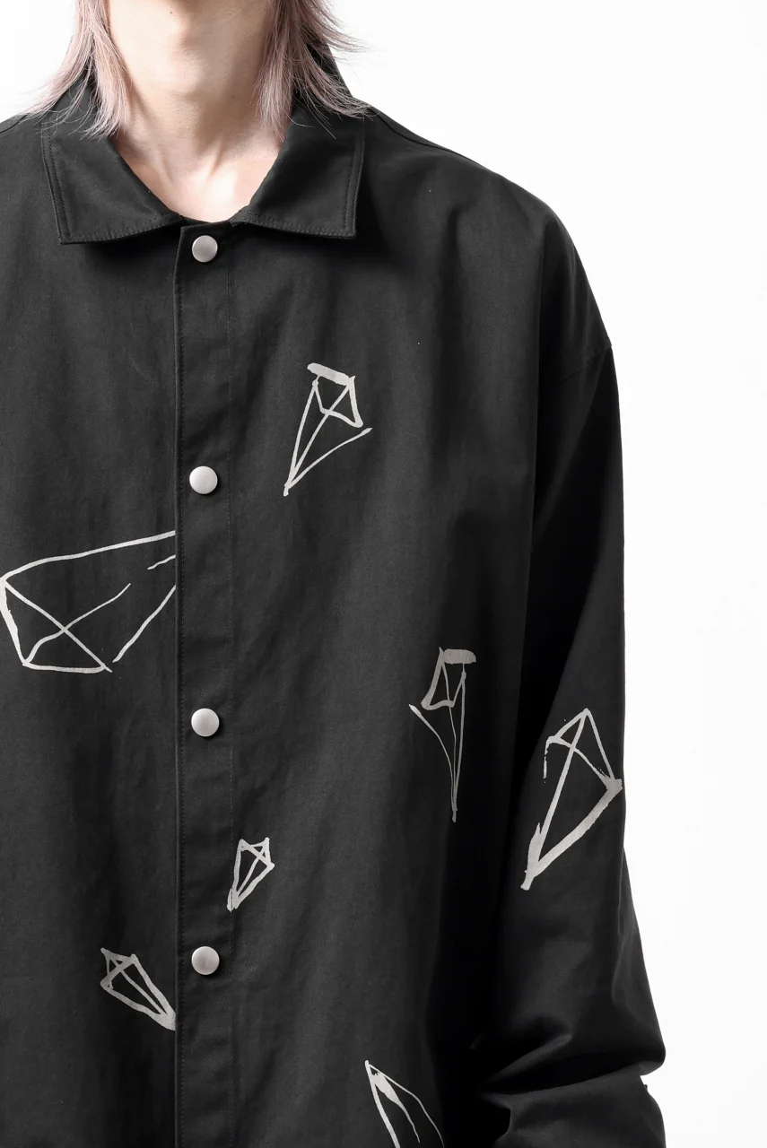 A.F ARTEFACT PYRA PATTERN PRINT SWITCHING LONG SLEEVE SHIRT (BLACK) - Image 29