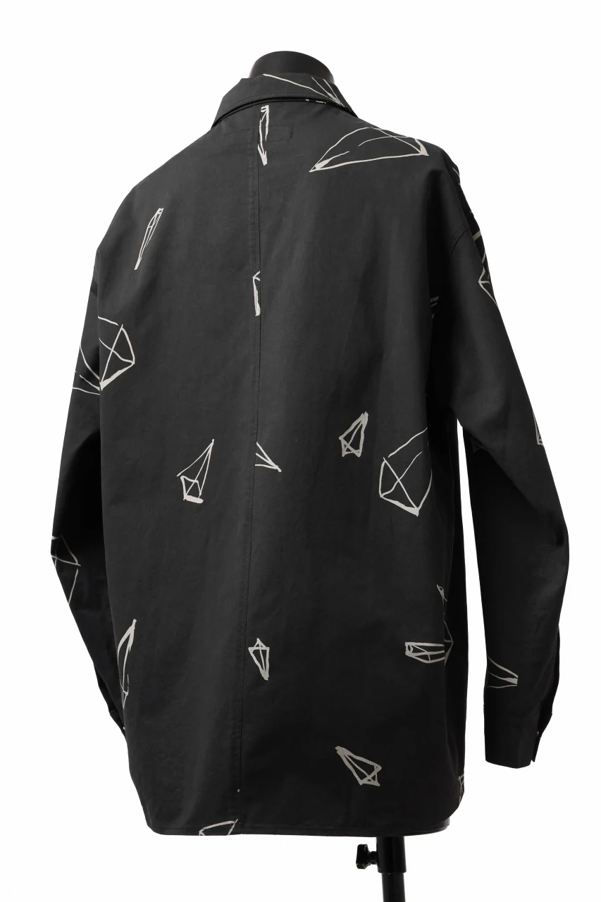 A.F ARTEFACT PYRA PATTERN PRINT SWITCHING LONG SLEEVE SHIRT (BLACK) - Image 8