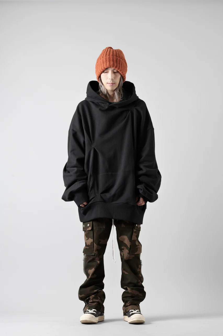 A.F ARTEFACT RANDOM TUCK EMBROIDERY SWEAT HOODIE (BLACK) - Image 23