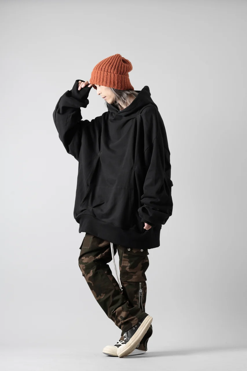 A.F ARTEFACT RANDOM TUCK EMBROIDERY SWEAT HOODIE (BLACK) - Image 24