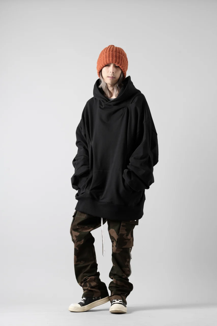 A.F ARTEFACT RANDOM TUCK EMBROIDERY SWEAT HOODIE (BLACK) - Image 27