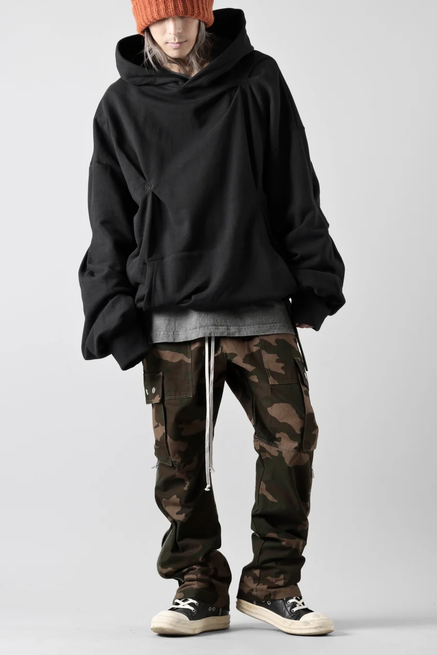 A.F ARTEFACT RANDOM TUCK EMBROIDERY SWEAT HOODIE (BLACK) - Image 29