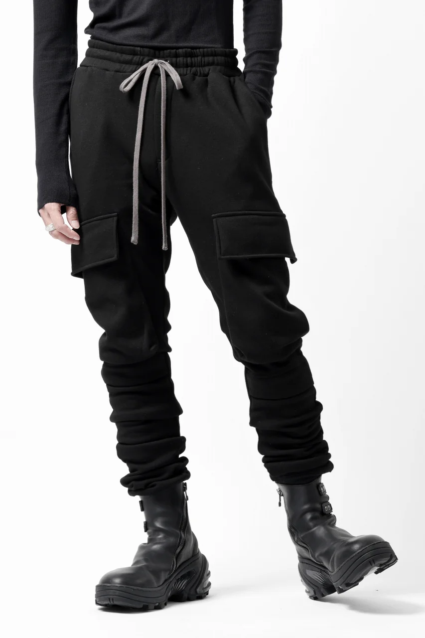 A.F ARTEFACT SLIM CARGO POCKET PANTS / BOMBER HEAT® (BLACK) - Image 2