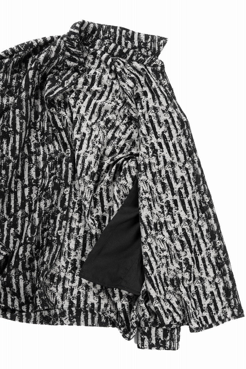 A.F ARTEFACT SNAPPED COCOON SHIRT / JACGUARD BLURRED STRIPE (BLACK x WHITE) - Image 11