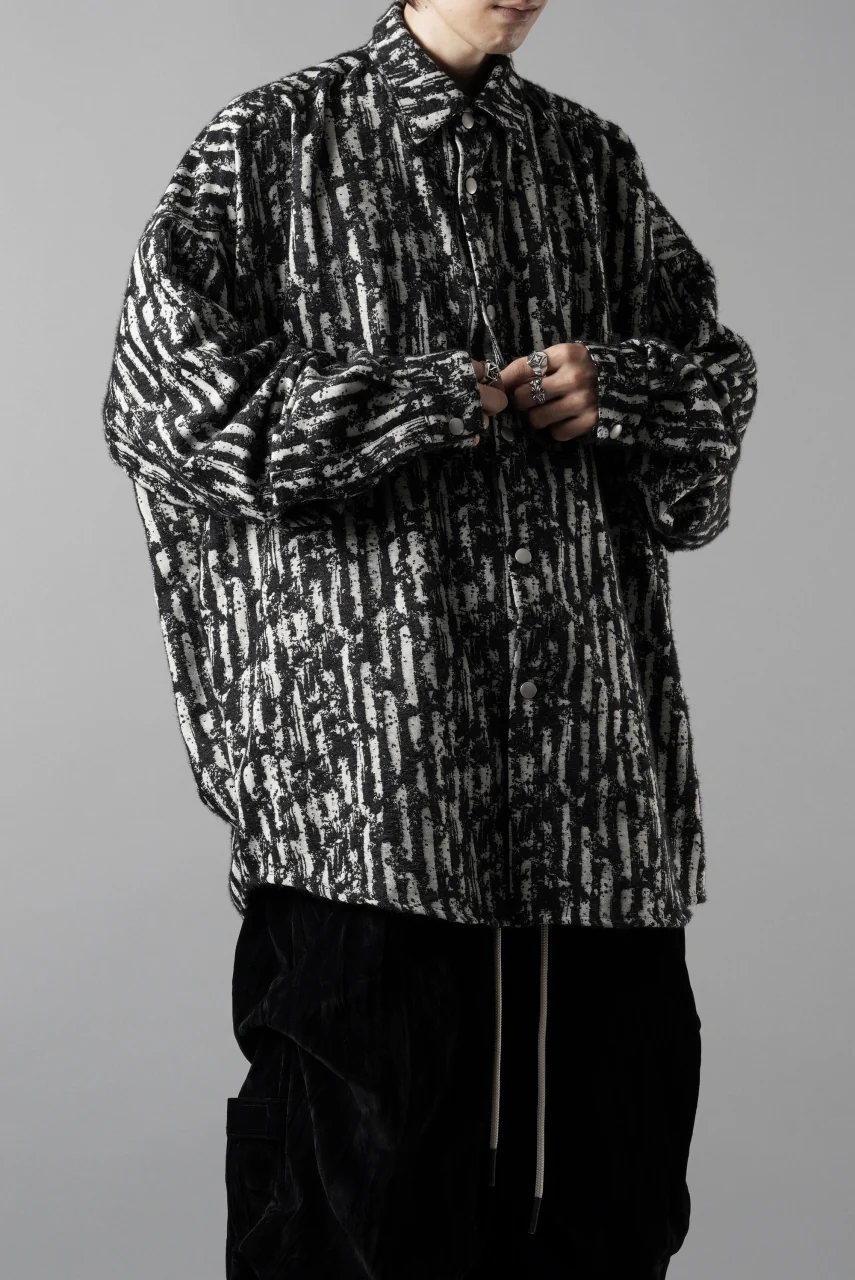 A.F ARTEFACT SNAPPED COCOON SHIRT / JACGUARD BLURRED STRIPE (BLACK x WHITE) - Image 16