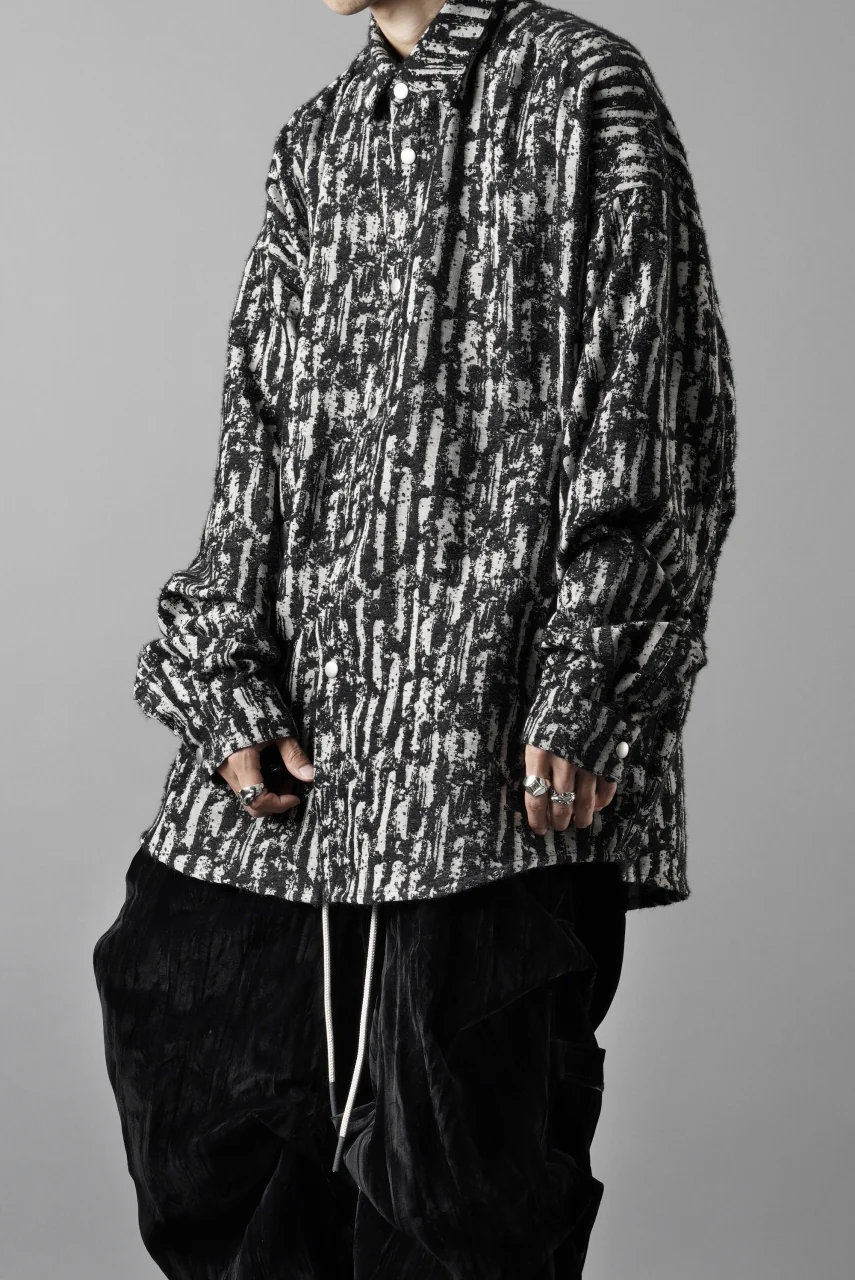 A.F ARTEFACT SNAPPED COCOON SHIRT / JACGUARD BLURRED STRIPE (BLACK x WHITE) - Image 17