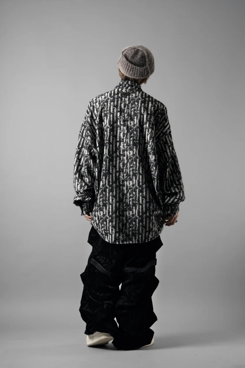 A.F ARTEFACT SNAPPED COCOON SHIRT / JACGUARD BLURRED STRIPE (BLACK x WHITE) - Image 20