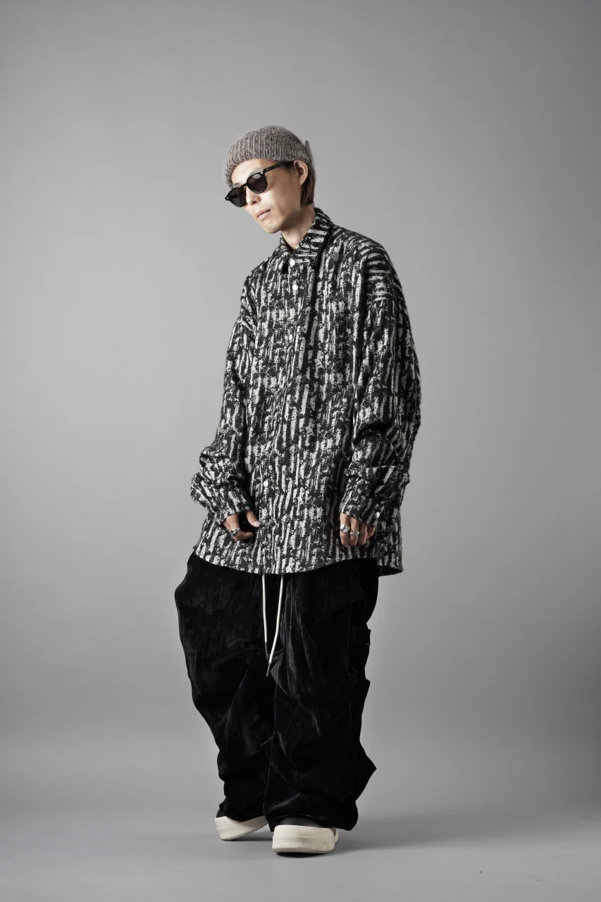 A.F ARTEFACT SNAPPED COCOON SHIRT / JACGUARD BLURRED STRIPE (BLACK x WHITE) - Image 22