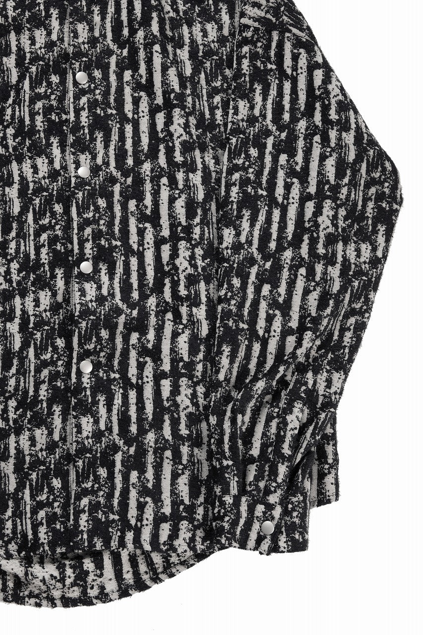 A.F ARTEFACT SNAPPED COCOON SHIRT / JACGUARD BLURRED STRIPE (BLACK x WHITE) - Image 7
