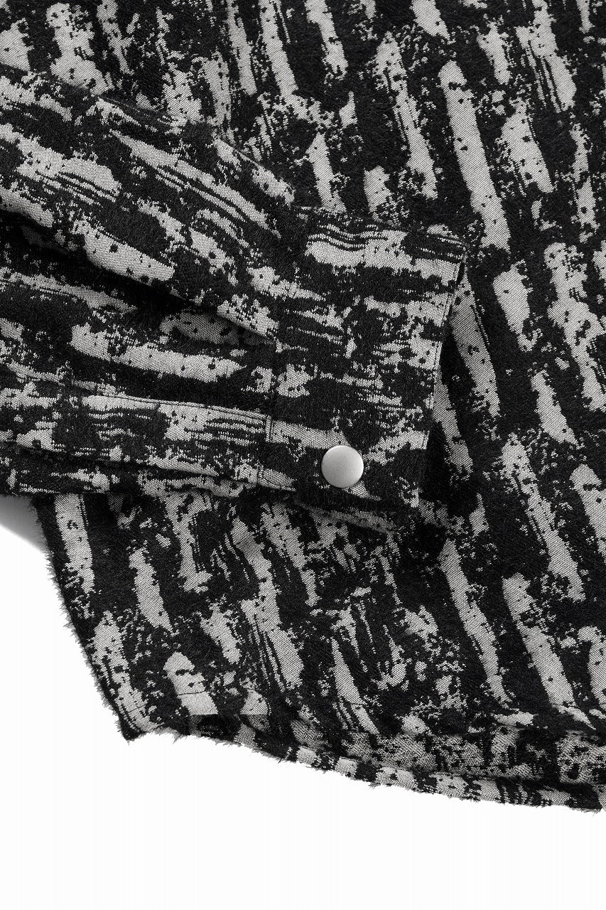 A.F ARTEFACT SNAPPED COCOON SHIRT / JACGUARD BLURRED STRIPE (BLACK x WHITE) - Image 9