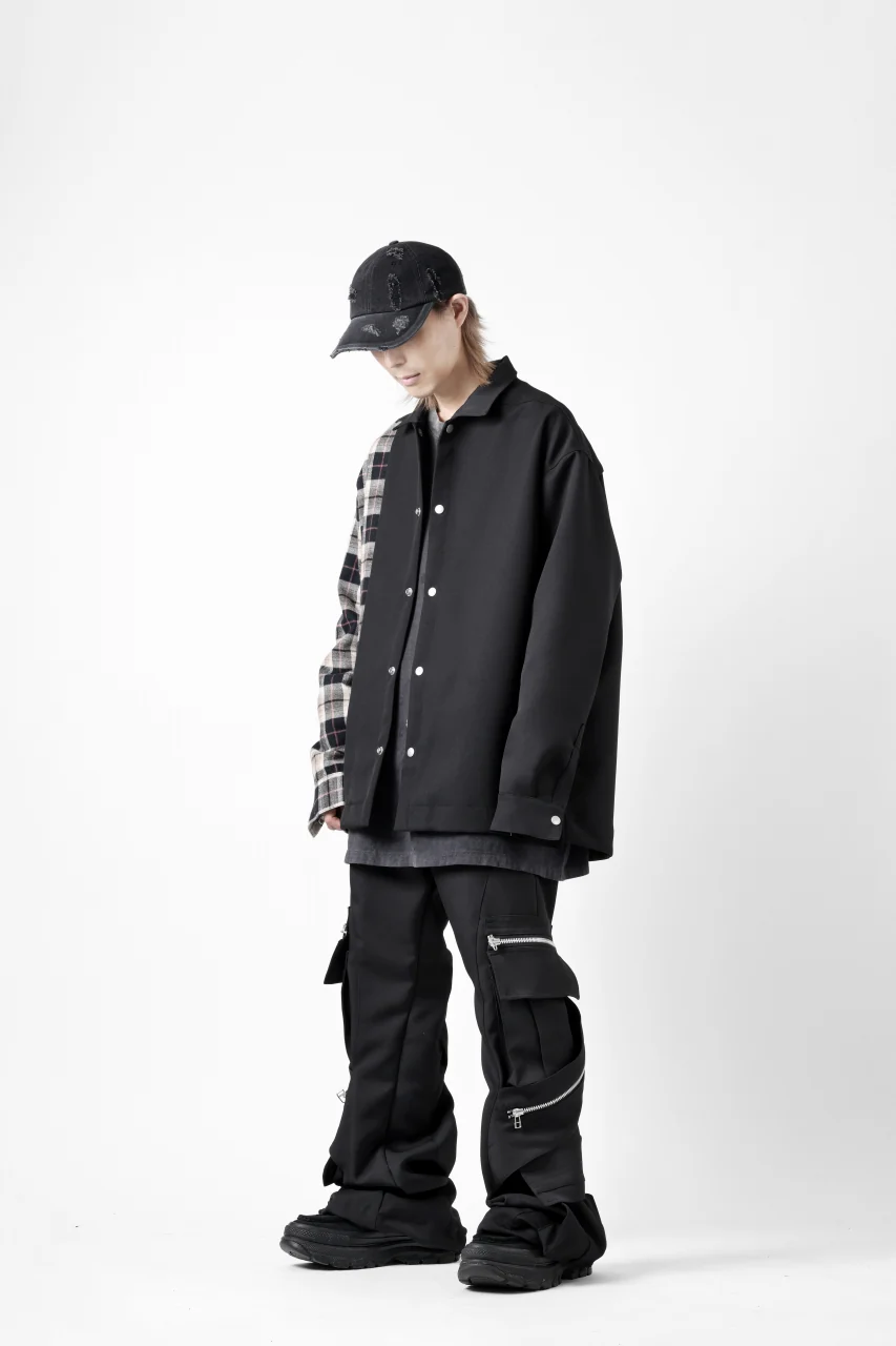 A.F ARTEFACT SNAPPED PANEL SWITCHING SHIRT (BLACK x KHAKI) - Image 18