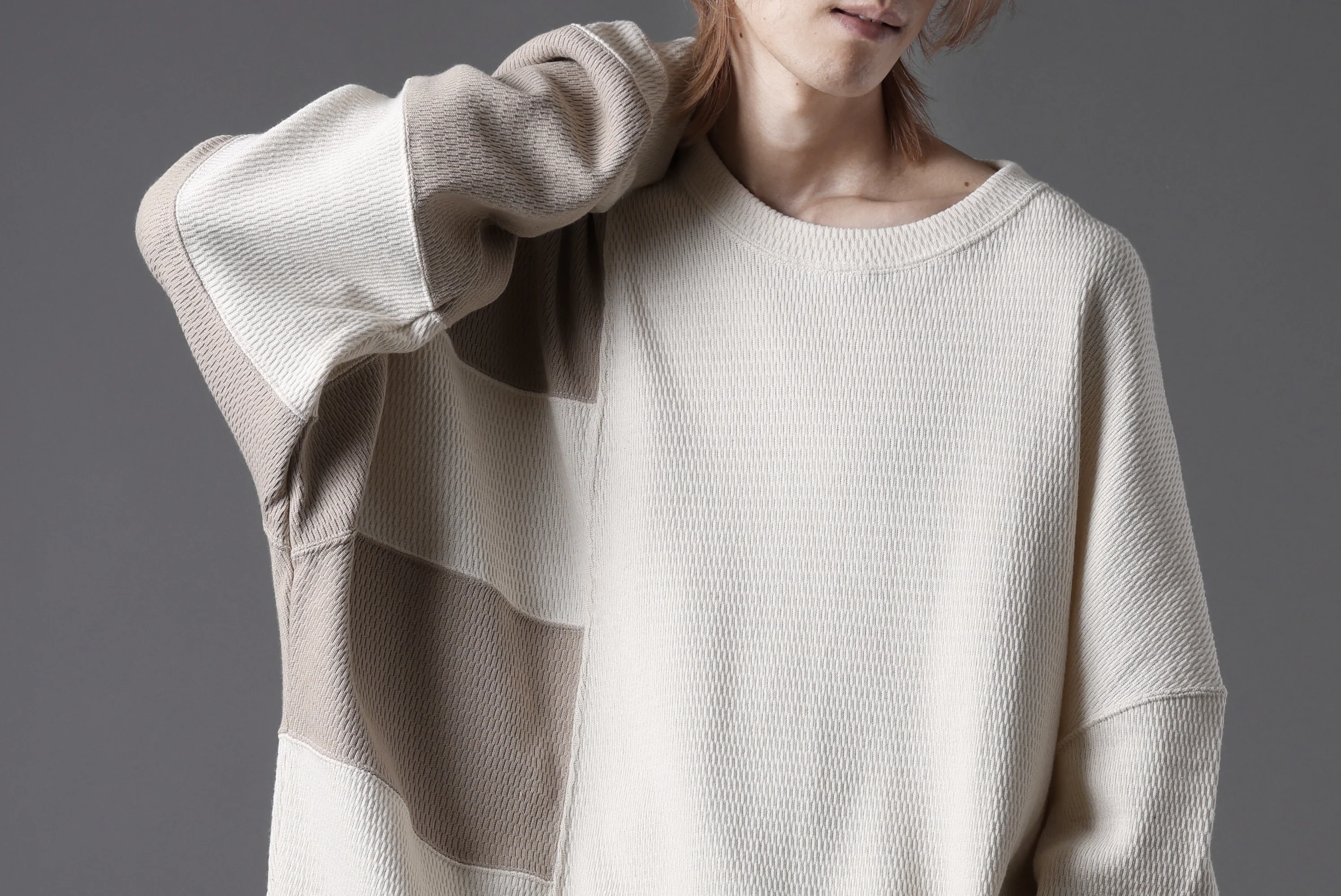 A.F ARTEFACT THERMAL SWITCHING TOP (IVORY x BEIGE) - Image 17